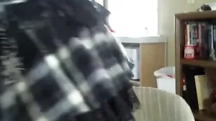 Симпатичная женщина Excitingforu8 развлекается с дилдо