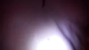 Озорная стерва AngelSerena трахается в ванне