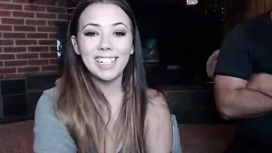 Пылкая брюнеточка Wannaownit трахается в очко