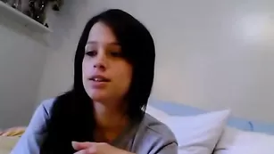 Лучезарная телка aliskakitty разделась и по теребила вагину