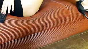 Желанная дама sweetdlight20 шалит под трусиками рукой