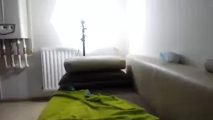 Пылкая чертовка Killmemories яро дрочит бритую пизду