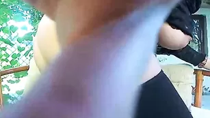 Красотка moonlight4u балуется с игрушкой