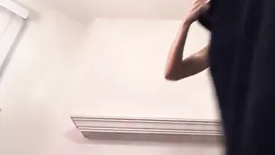 Строптивая шалава ParisLovely дрочит пизду самотыком