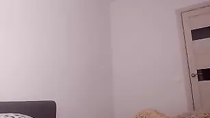 Жаркая брюнетка XViciousLoveX моется в душе