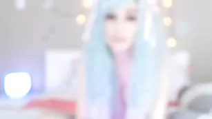 Топовая шмара Kati3kat показывает свои прелести