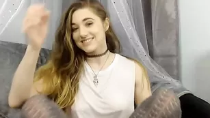 Очаровательная сучка Princesslexi мастурбирует пизду
