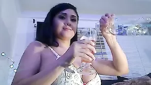 Строптивая леди Dayaanna соблазняет большими сиськами