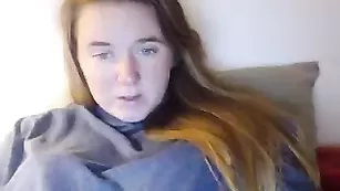 Темноволосая курва Ashygrace мастурбирует пилотку секс игрушкой