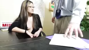 Милая азиатка Little_Mina сосет член и трахается в пизду