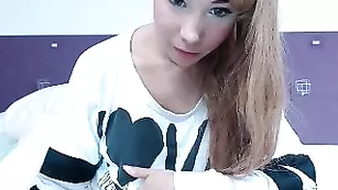 Скромница natashaa_10 жестко ебет обе дырки