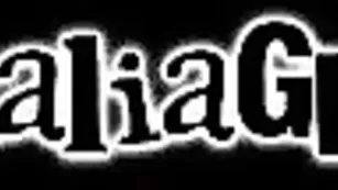 Строптивая самка NataliaGrey эротично трахается в пизду