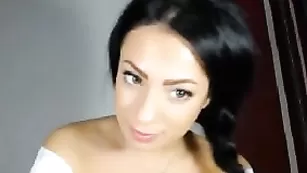 Похотливая деваха Sabinahot30 трахается с секс игрушкой