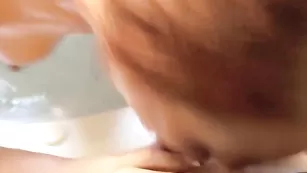 Роскошная курва JennyBlighe делает минет