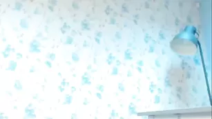 Сочная леди Abellaangel ласкает киску игрушкой