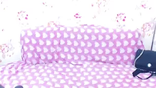 Озорная баба Phantasiax мастурбирует пизду