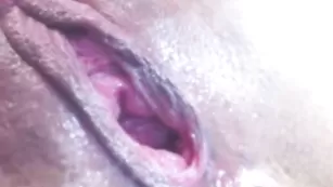 Смазливая курва RaisaWetsX кончает попкой