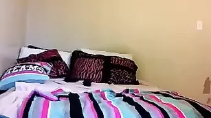 Грудастая путана Twerkslut позирует обнаженная