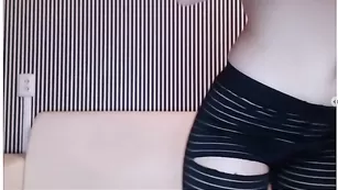 sexxindigo в полосатых колготках заставит кончить