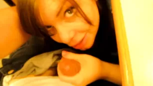 Похотливая девушка Sunstarsmoon делает минет кавалеру