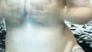 xalisax сладко дрочит и стонет