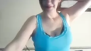 Восхитительная женщина Hotmamamm мастурбирует влагалище секс игрушкой