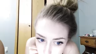 Замечательная цыпочка Welovepsychs занимается сексом и мастурбацией