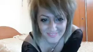 Зрелая дама Gabytzablondy показывает попку