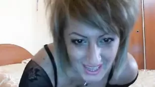 Зрелая дама Gabytzablondy показывает попку