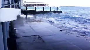 Изящная чертовка mischavez ласкается на причале