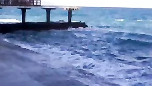 Изящная чертовка mischavez ласкается на причале