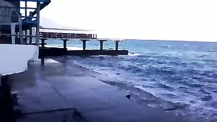 Изящная чертовка mischavez ласкается на причале