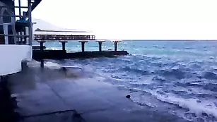 Изящная чертовка mischavez ласкается на причале