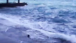 Изящная чертовка mischavez ласкается на причале