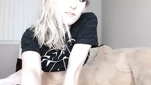 Роскошная куколка Lenaspanks трахает пизду секс игрушками