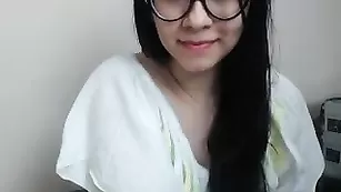 bellatorrez дрочит в офисе