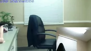 Насаживается на резиновый член в офисе