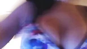 Роскошная брюнеточка BellaBrookz демонстрирует большие сиськи