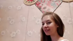 Пикантная малышка Mila_love_xx нежно теребит пизду