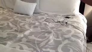 Загорелая чертовка Sexyatlmilf показывает интимные места