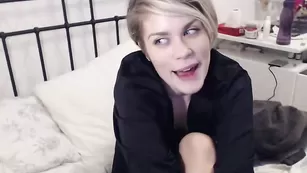 Пылкая блонда Trixie_anal_sweden жестко долбит очко