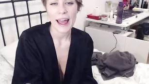 Пылкая блонда Trixie_anal_sweden жестко долбит очко