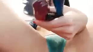 Солидная Charisa трахает себя пальчиками и не только