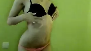 Blonda007 жаркий танец от юной пизды