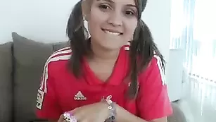 Строптивая фанатка Annietaylor_cb показывает бритую пизду