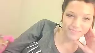 Симпатичная курва Skiii_light5 мастурбирует секс игрушкой