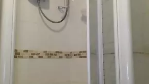 Шальная путана Princesslexi эротично позирует голенькая