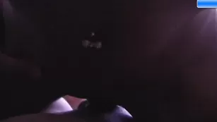 Шикарная дамочка ZoeyJay страстно сосет хуй