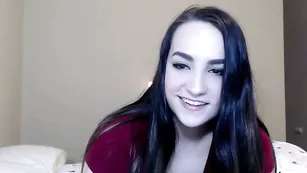 Ярая шалава Jerilynn ебется с большим дилдо