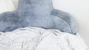 Сексуальная телка Daydreamcutie мастурбирует обе дырочки